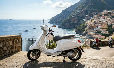 Peugeot Tweet 125 scooter rental in Maiori and Minori